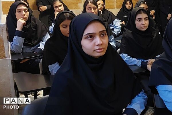 مراسم بزرگداشت مولانا در دبیرستان نمونه‌دولتی ولایت بهارستان‌دو