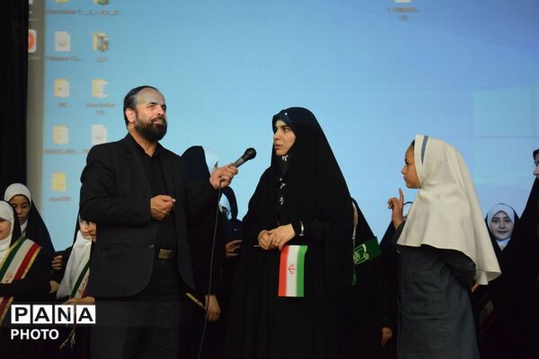 اجرای سرود همگانی مدارس ناحیه یک کرج در وصف رهبر شهید امت در کانون امام علی (ع)