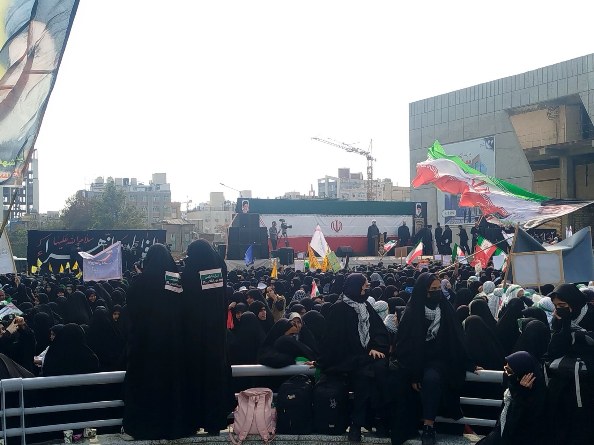  موج خروشان مردم در سیزده آبان امت واحده را به رخ کشید