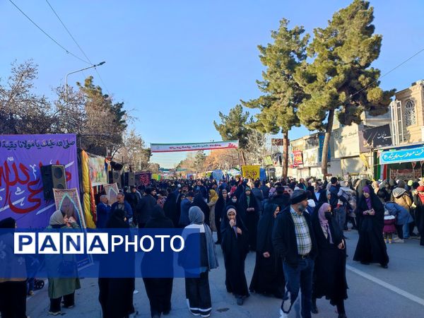 قاب پانا میزبان ساعات اولیه جشن بزرگ خیابانی در نیشابور 