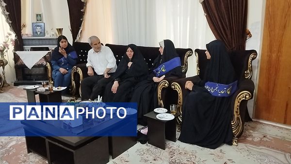 دیدار اعضای انجمن اسلامی هنرستان بصیرت آشخانه با همسر جانباز رسایی پور