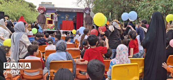 تهران غرق در شادی کودکان؛ این‌بار دانش‌آموزخبرنگار پانا، سوژه خبر شد