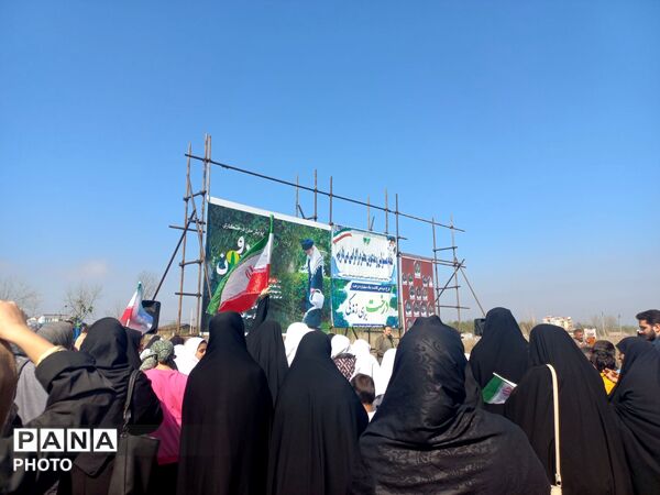 ادای احترام به دانش‌آموزان شهید میناب با کاشت نهال در رودسر