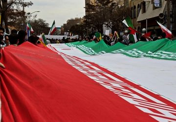 همه با هم جلوی استکبار جهانی می‌ایستیم