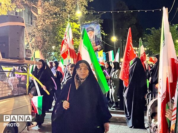 حضور باشکوه مردم کرج در صد و ششمین شب