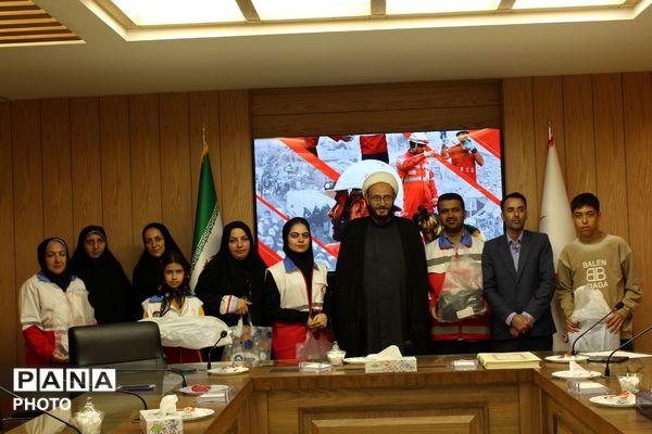 افتتاح خانه هنرمندان جمعیت هلال احمر همدان با هدف جذب هنرمندان شاخص