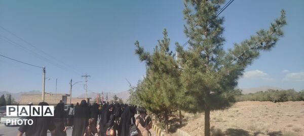 قدم هایی که در دهستان نصرآباد با عشق برداشته می‌شوند