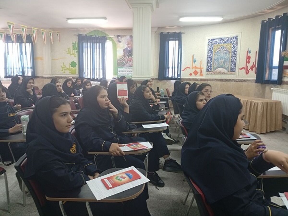 دوستی در نوجوانی به شکل‌گیری هویت نوجوان کمک می‌کند