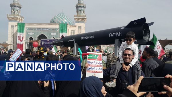 جلوه هایی از راهپیمایی جشن پیروزی انقلاب در شهر قم