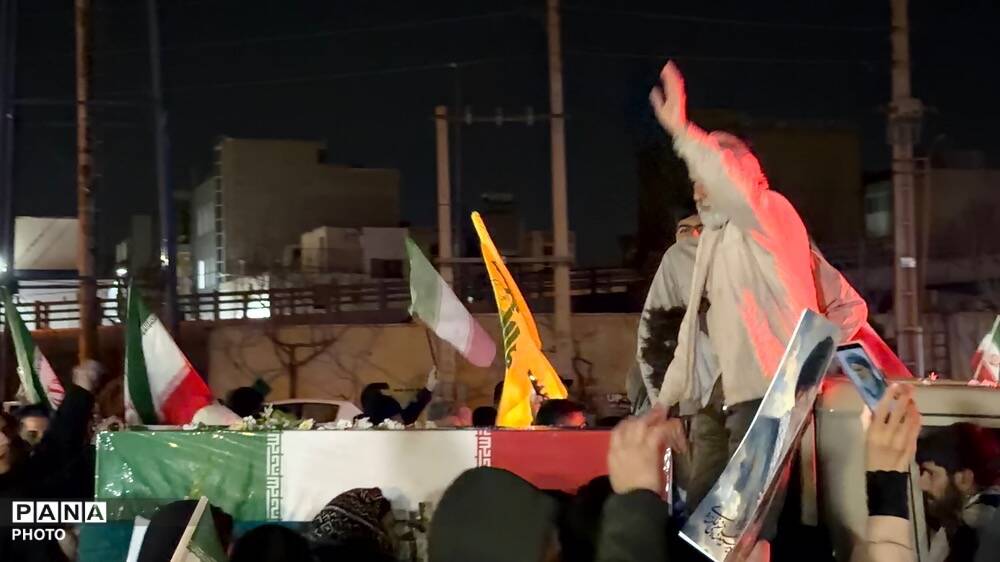 حضور پرشور مردم کرج در سوگ رهبر انقلاب و تشییع شهدا