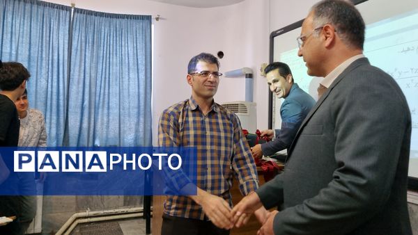 تقدیر از معلمان دبیرستان نمونه دولتی پژوهش آشخانه