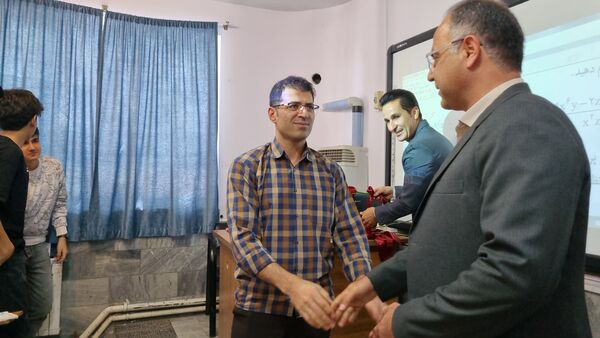 تقدیر از معلمان دبیرستان نمونه دولتی پژوهش آشخانه