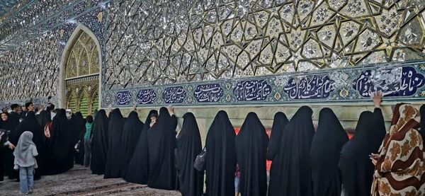 غبارروبی حرم حضرت معصومه(س) با حضور اصحاب رسانه