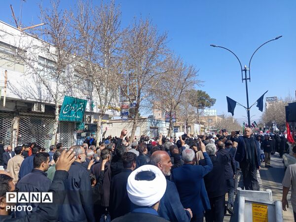 شهید وطن بر روی دستان مردم شهید پرور تشیع شد