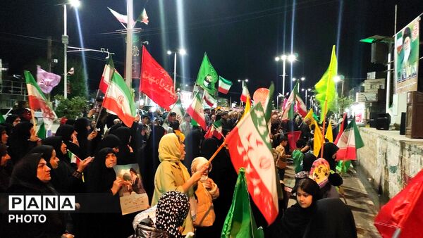 معمولان در شب چهل و چهارم، چراغ انقلاب را روشن کردند