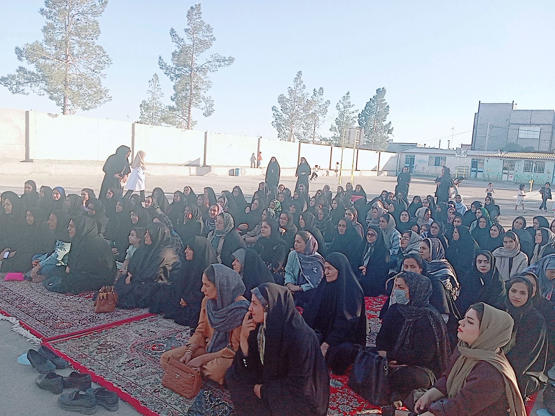 اولین جلسه انجمن اولیا در دبستان توحید 