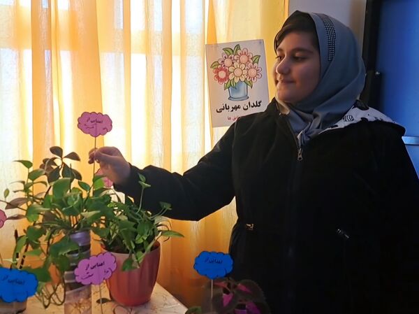 دانش‌آموزان و مسئولین شهرستان ملارد، در روز درختکاری جوانه‌های امید را به زمین هدیه دادند