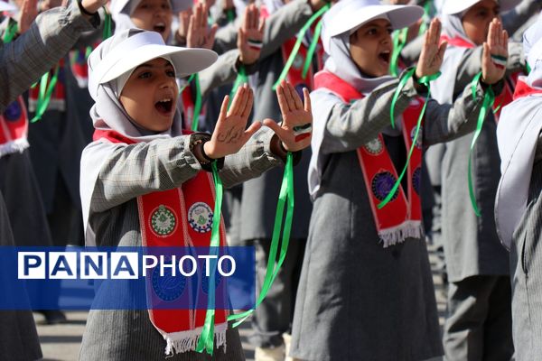 برگزاری برنامه نمادین استانی و مانور تشکیلاتی یاوران انقلاب در خراسان رضوی