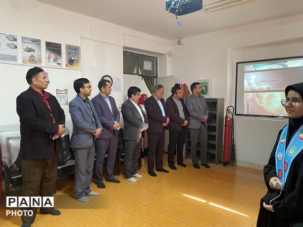 گشایش نمایشگاه مدرسه انقلاب در هنرستان عالمه باخرز