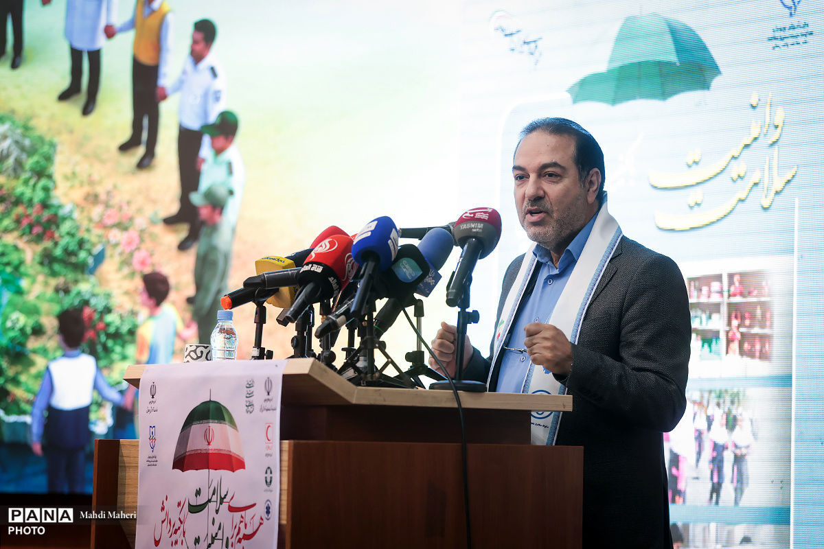 دانش‌آموزان آینده‌سازان کشور هستند و سلامت آن‌ها تضمین‌کننده آینده جامعه است