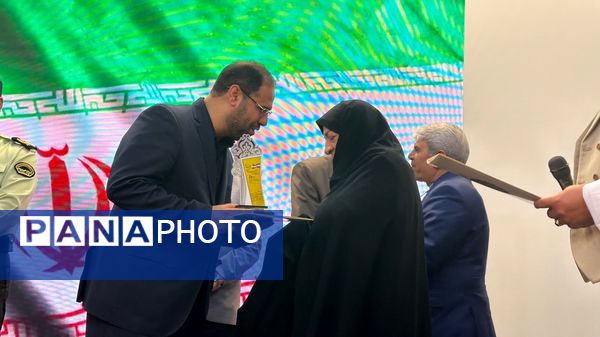 حضور وزیر آموزش و پرورش در بیست‌و‌ششمین جشنواره خیرین مدرسه‌ساز استان مرکزی