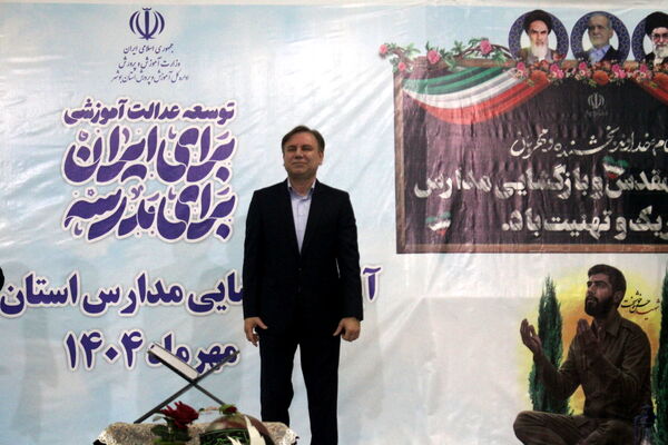 نواختن زنگ آغاز سال تحصیلی ۱۴۰۴-۱۴۰۵ در بوشهر