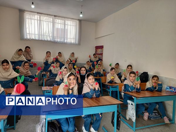 جشنواره غذای سالم در مدرسه سمیه کاشمر 