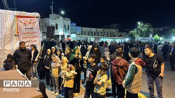 «پاتوق نوجوان مبارز»؛ شور نوجوانی و حال‌وهوای انقلابی در میدان امام خمینی(ره) مرند
