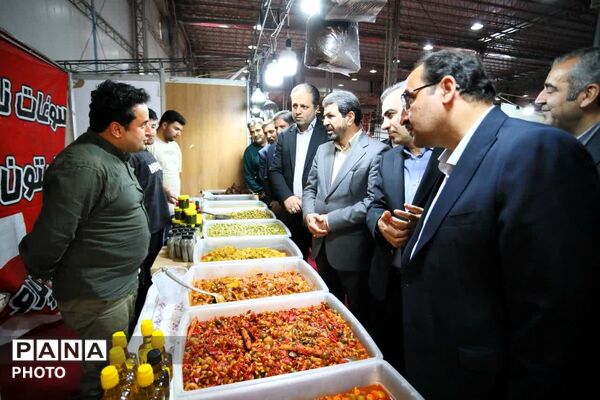 افتتاح نمایشگاه کالاهای اساسی استان در همدان