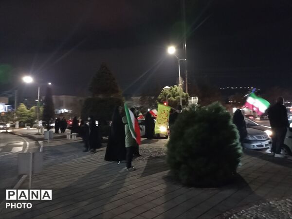 اجتماع پرشور مردم مشهد در بلوار هفت تیر باحضور فرهنگیان اداره آموزش وپرورش ناحیه شش مشهد 