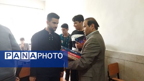 گرامیداشت روز دانش آموز در دبیرستان شاهد ابوذر غفاری 