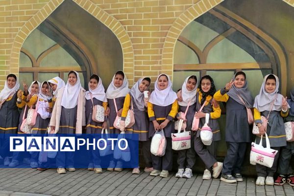 جشن تکلیف  دانش‌آموزان دبستان شهدای همت‌آباد در مشهد