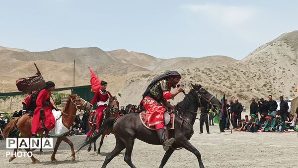 مراسم نمادین تعزیه خوانی در روز عاشورای حسینی در شهر بار نیشابور