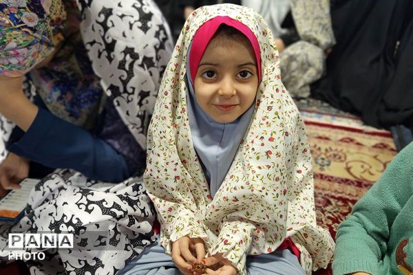 حضور پرشور فرهنگیان و دانش‌آموزان در مصلی نسیم شهر