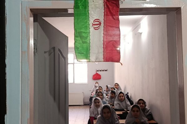  آغاز سال تحصیلی با همراهی حافظان نظم و امنیت در دبستان بعثت ۲