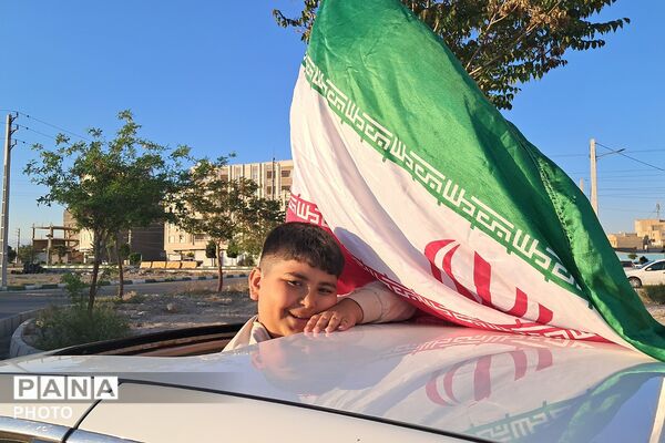 رژه‌ خودرویی با پرچم مقدس آستان‌قدس‌رضوی به مناسب دهه کرامت در بهارستان