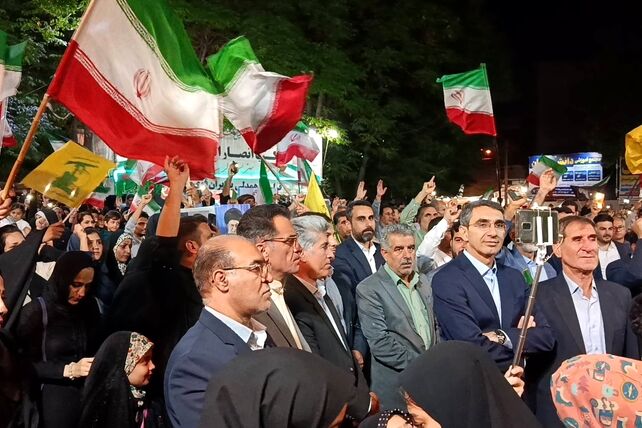 حضور دانش‌آموزان مدرسه دخترانه ریحانه در جشن عید غدیرخم