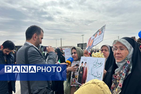 حضور گسترده اقشار مختلف مردم پردیس در راهپیمایی ۲۲ بهمن