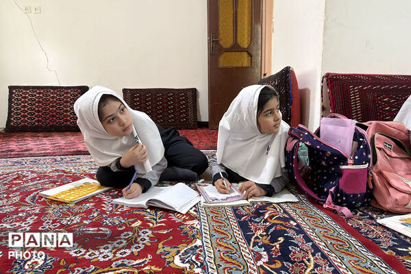 فداکاری معلم شیروانی برای برگزاری کلاس حضوری در خانه یک مادر مهربان