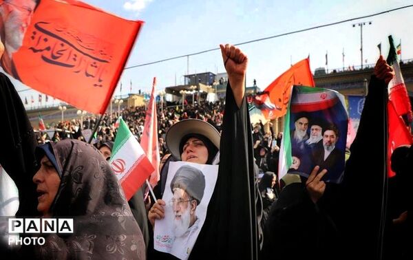 مصلی امام خمینی(ره) تهران میزبان آیین باشکوه وداع با پیکر مطهر رهبر شهید
