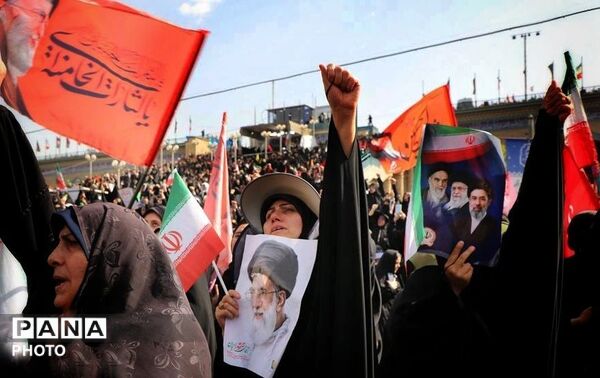 مصلی امام خمینی(ره) تهران میزبان آیین باشکوه وداع با پیکر مطهر رهبر شهید