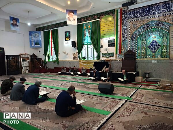 قرائت قرآن، نماز جماعت و افطار در مسجد خاتم پیامبران 