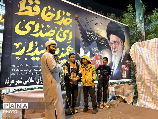 «پاتوق نوجوان مبارز»؛ شور نوجوانی و حال‌وهوای انقلابی در میدان امام خمینی(ره) مرند