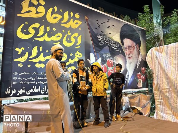 «پاتوق نوجوان مبارز»؛ شور نوجوانی و حال‌وهوای انقلابی در میدان امام خمینی(ره) مرند