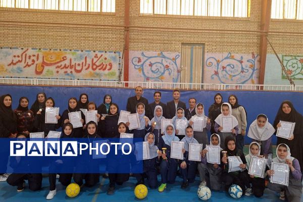 مسابقه فوتسال دانش‌آموزی دختران ابتدایی در بهارستان دو