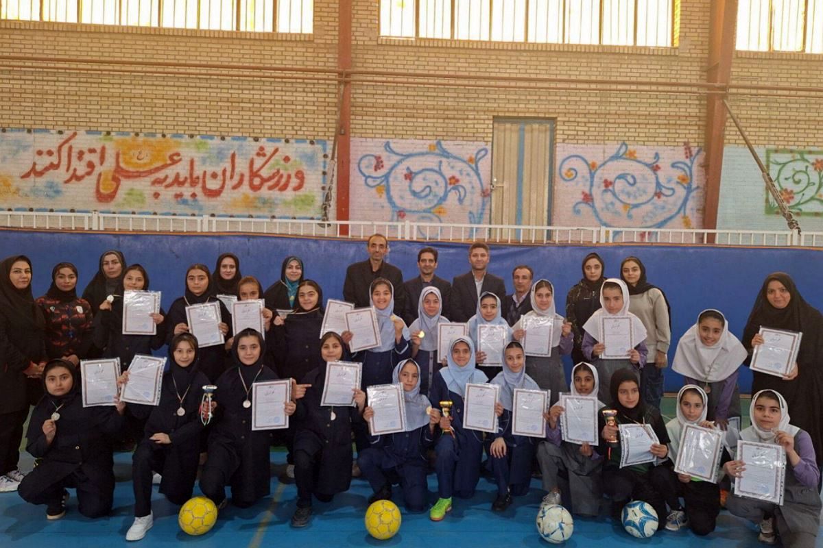 مسابقه فوتسال دانش‌آموزی دختران ابتدایی در بهارستان دو