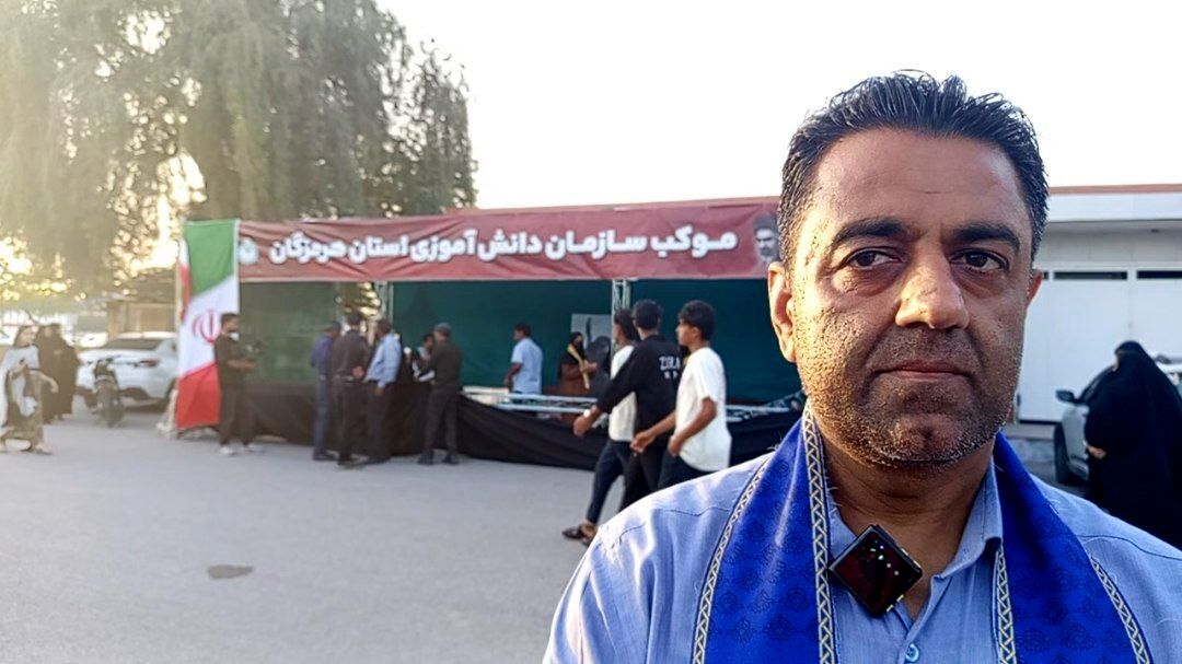 موکب دانش‌آموزی در گلزار شهدای میناب برپا شد