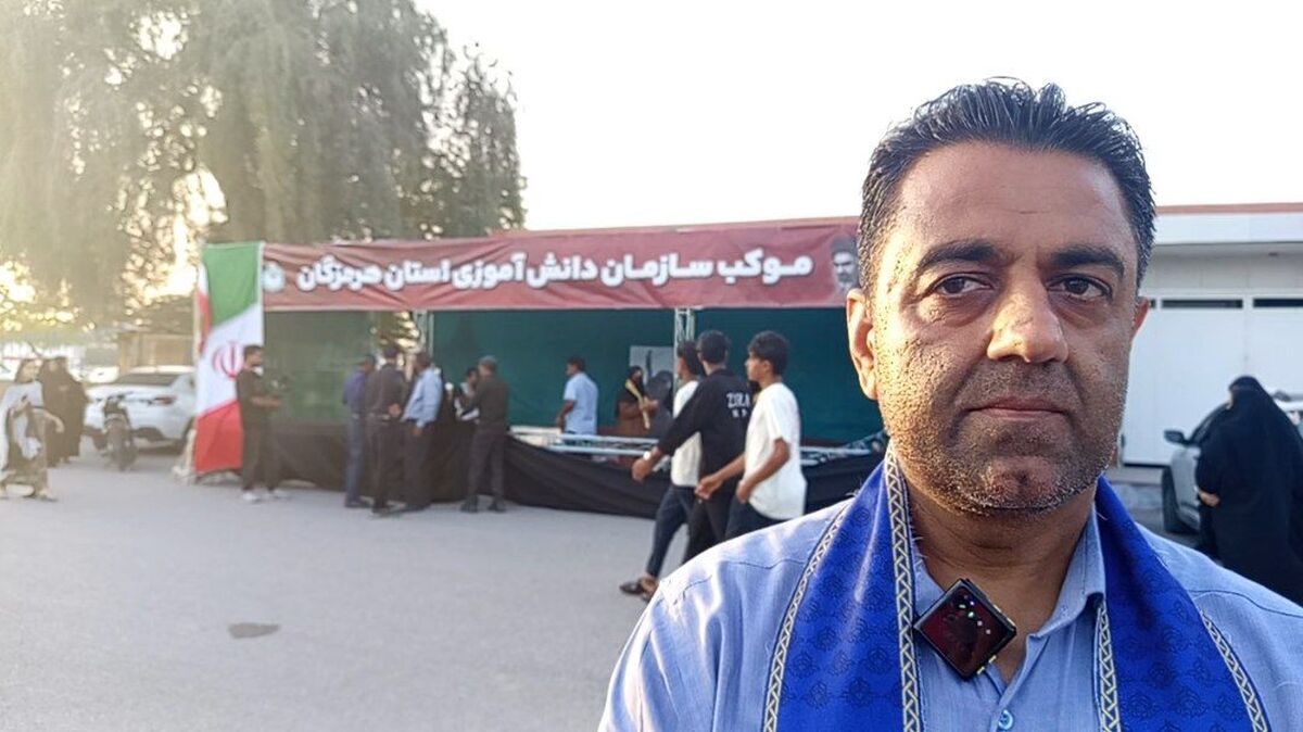موکب دانش‌آموزی در گلزار شهدای میناب برپا شد