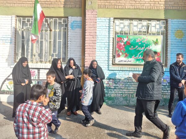 جشن میلاد امام علی(ع) و روز پدر در مدارس شهرستان سیروان 