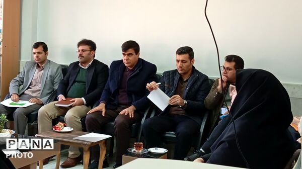 نمایشگاه اقتصاد مقاومتی و صنایع دستی هنرجویان هنرستان حضرت زهرا (س)